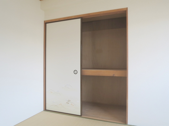 エミール三田の収納|押入タイプの収納です。