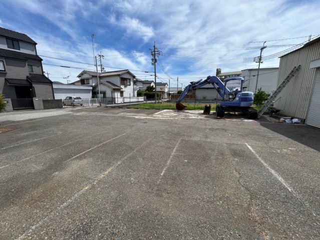 東二見倉庫付事務所の駐車場