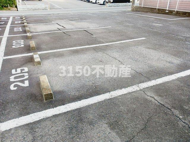 レジデンスマツバラの駐車場|駐車スペースもあります