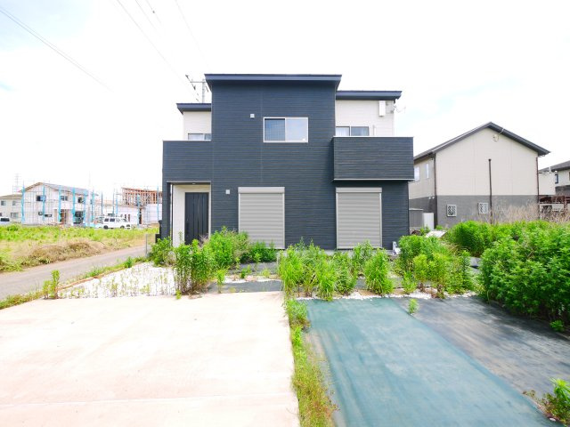 八街市朝日　中古戸建の外観|令和5年3月築敷地約66坪オール電化 太陽光発電パネル駐車4台分スペーススーパーカスミ徒歩約16分 