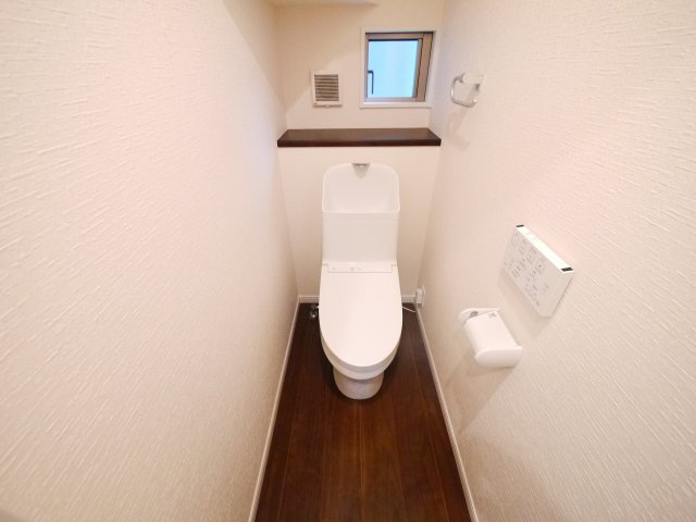 八街市朝日　中古戸建のトイレ|令和5年3月築敷地約66坪オール電化 太陽光発電パネル駐車4台分スペーススーパーカスミ徒歩約16分 