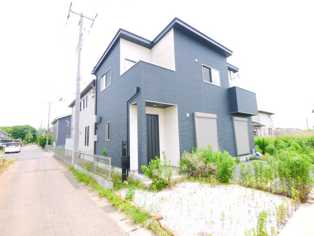 八街市朝日　中古戸建の外観|令和5年3月築敷地約66坪オール電化 太陽光発電パネル駐車4台分スペーススーパーカスミ徒歩約16分 
