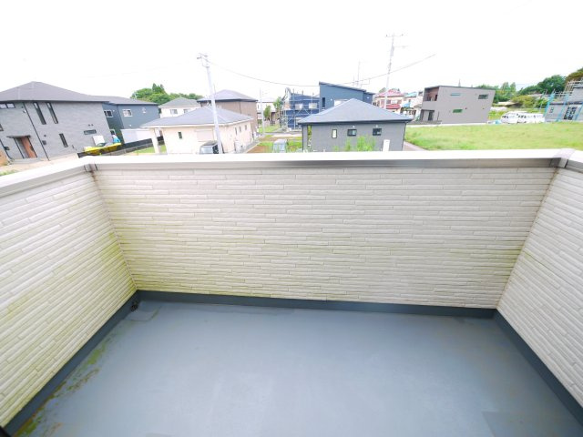 八街市朝日　中古戸建のバルコニー|令和5年3月築敷地約66坪オール電化 太陽光発電パネル駐車4台分スペーススーパーカスミ徒歩約16分 