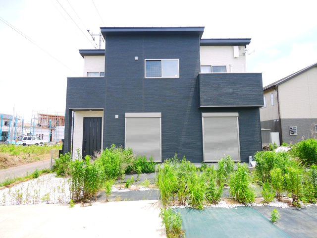 八街市朝日　中古戸建の外観|令和5年3月築敷地約66坪オール電化 太陽光発電パネル駐車4台分スペーススーパーカスミ徒歩約16分 