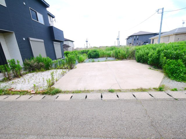 八街市朝日　中古戸建の庭|令和5年3月築敷地約66坪オール電化 太陽光発電パネル駐車4台分スペーススーパーカスミ徒歩約16分 