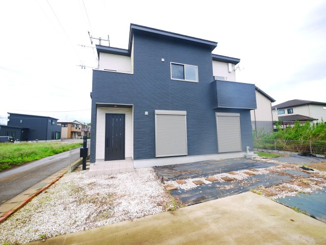 八街市朝日　中古戸建の庭|令和5年3月築敷地約66坪オール電化 太陽光発電パネル駐車4台分スペーススーパーカスミ徒歩約16分 