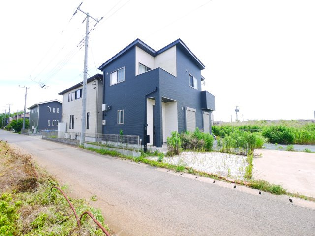 八街市朝日　中古戸建の外観|令和5年3月築敷地約66坪オール電化 太陽光発電パネル駐車4台分スペーススーパーカスミ徒歩約16分 