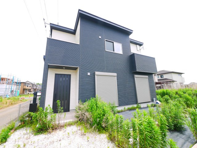 八街市朝日　中古戸建の外観|令和5年3月築敷地約66坪オール電化 太陽光発電パネル駐車4台分スペーススーパーカスミ徒歩約16分 