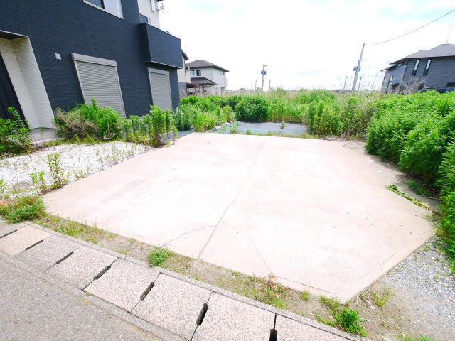 八街市朝日　中古戸建の駐車場|令和5年3月築敷地約66坪オール電化 太陽光発電パネル駐車4台分スペーススーパーカスミ徒歩約16分 