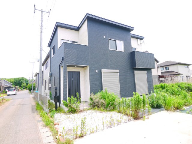八街市朝日　中古戸建の外観|令和5年3月築敷地約66坪オール電化 太陽光発電パネル駐車4台分スペーススーパーカスミ徒歩約16分 