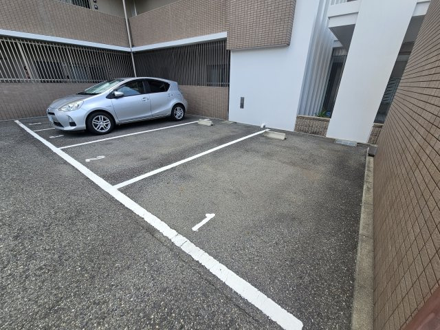 パレ　セゾンの駐車場