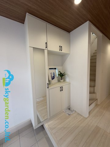 茅ヶ崎市室田５期　新築戸建　全２棟２号棟の玄関|シューズボックス