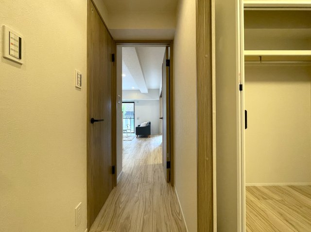 マンションにあってほしい設備って何ですか？？多分、それら、あります。あ、窓は１方向ですが配置的には角部屋扱いとなります。つまり、この物件はナイスな『ナイスアーバン鶴ヶ峰第２』リノベーションの内装|内装も気になるポイント