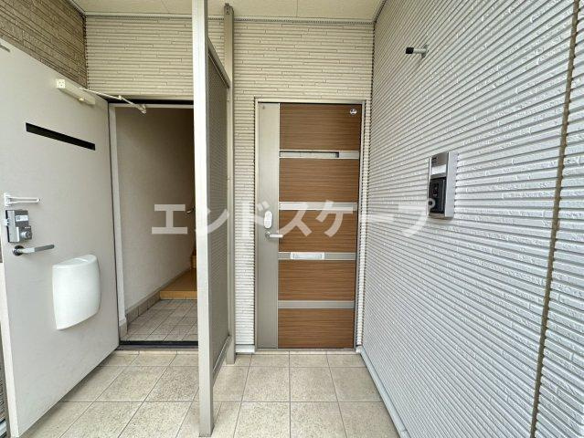 エレナメゾンＢの玄関|高崎、前橋のお部屋探しはエンドスケープまで！お客様の理想お聞かせ下さい♪