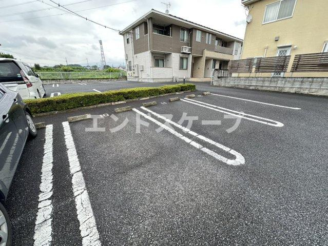 エレナメゾンＢの駐車場|高崎、前橋のお部屋探しはエンドスケープまで！お客様の理想お聞かせ下さい♪