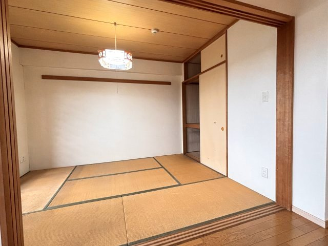 リビングからの和室6帖