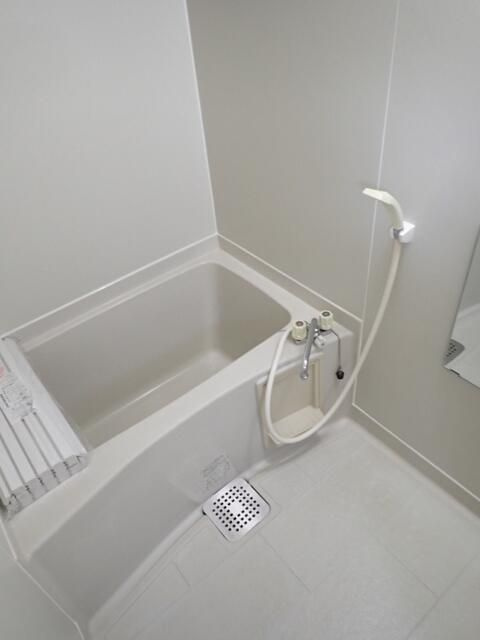 所沢市西狭山ケ丘１丁目のアパートの浴室