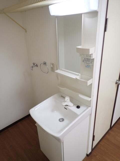 所沢市西狭山ケ丘１丁目のアパートの独立洗面台