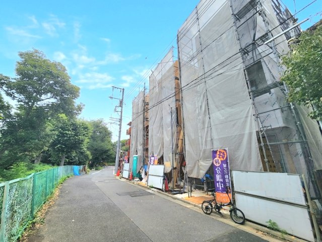 板橋区小豆沢4丁目 全3棟 C号棟の駐車場|お車をお持ちの方に嬉しいビルトインガレージ付