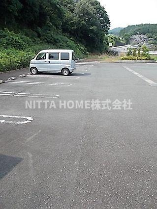 ＭＡＩＳＯＮ・ＳＯＬＥＩＬの駐車場