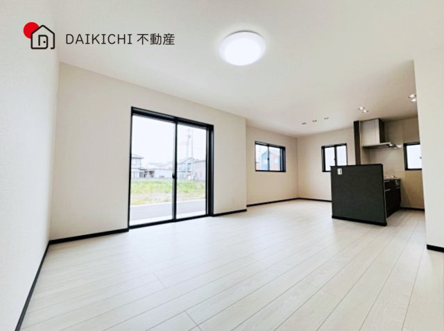 【居間・リビング】 | 加須市久下第7期　ワイウッドコート　新築戸建　全10棟　5号棟