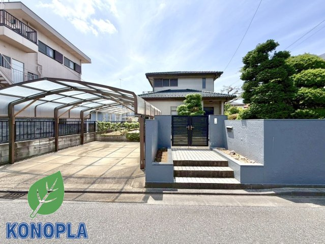 【中古戸建】行田市城西2丁目の外観|■外観｜ちょっとしたガーデニングや家庭菜園を楽しめる庭スペースがあり、日々の暮らしに彩りをプラスしてくれます。