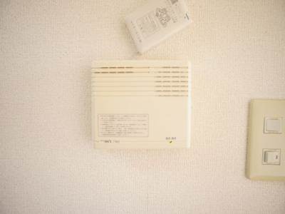 【セキュリティ】 | ファミーユハイツしお野A | 訪問者の確認ができるドアホン付きです♪