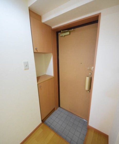 松戸市新松戸１丁目の賃貸マンションの玄関
