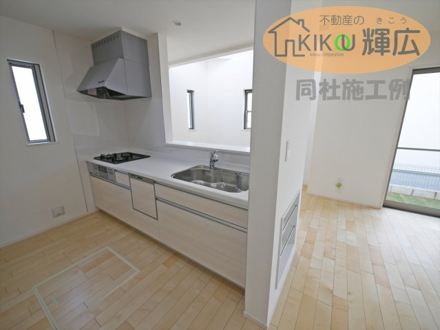 高砂市米田町米田新（全1棟）新築のキッチン|同社施工例です。