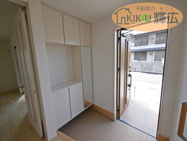 高砂市米田町米田新（全1棟）新築の玄関|同社施工例です。