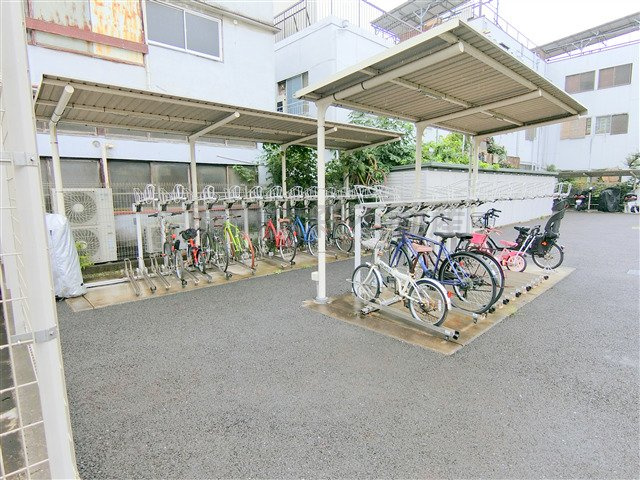 スタイリオ下丸子のその他共用部分|屋根付きラック式の駐輪場　空き状況等詳細はお問合せください。