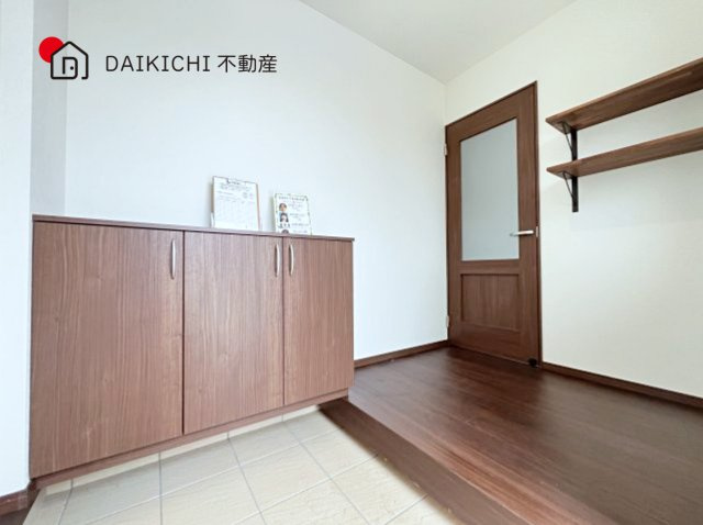 【玄関】 | 加須市久下第7期　ワイウッドコート　新築戸建　全10棟　6号棟