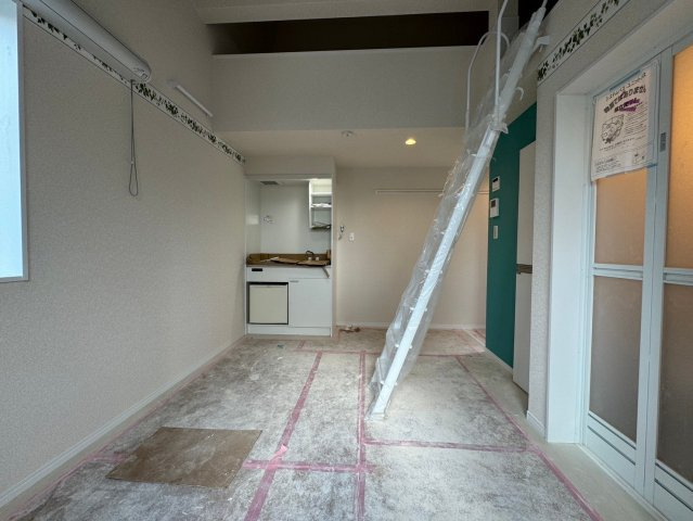 川崎市多摩区菅５丁目のアパートの居間・リビング