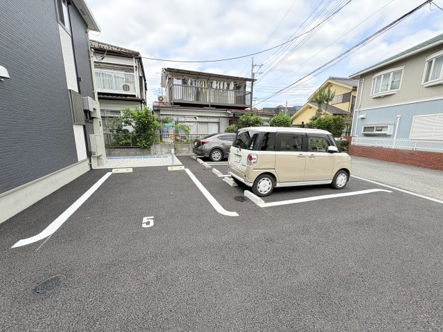 ヴェリテ昭島の駐車場