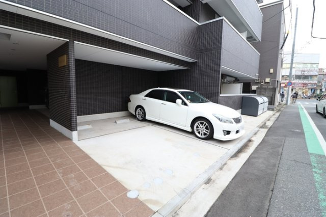 ニュートリノ要の駐車場