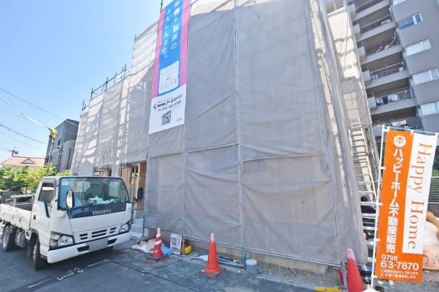 クレイドルガーデン西昆陽2丁目新築一戸建て│4LDK＋駐車1台可の外観|周辺にはスーパーやドラッグストア、コンビニなどの生活利便施設が揃っており、利便性と住環境のバランスが取れた住環境です。