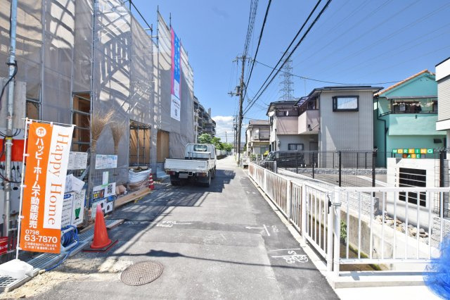 クレイドルガーデン西昆陽2丁目新築一戸建て│4LDK＋駐車1台可の前面道路含む現地写真|税金や契約時の諸費用についても、分かりやすくご説明いたします。現地をご覧いただきながら、お住まいに関するご希望をぜひお聞かせください。