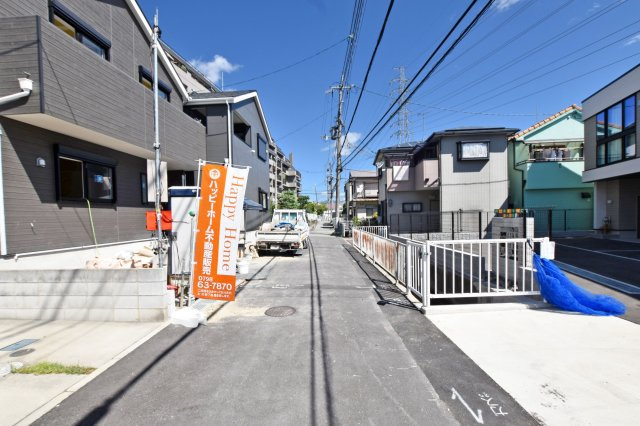クレイドルガーデン西昆陽2丁目新築一戸建て│4LDK＋駐車1台可の前面道路含む現地写真|税金や契約時の諸費用についても、分かりやすくご説明いたします。現地をご覧いただきながら、お住まいに関するご希望をぜひお聞かせください。
