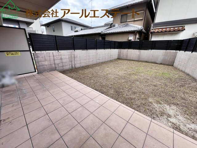 リベール土山参番館の庭