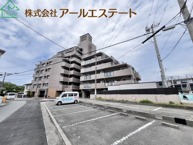 リベール土山参番館の駐車場