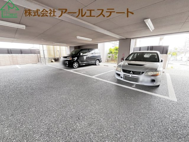 リベール土山参番館の駐車場