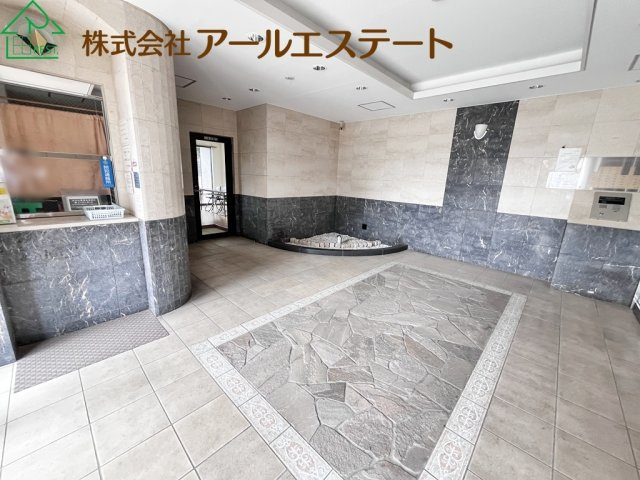 リベール土山参番館のエントランス