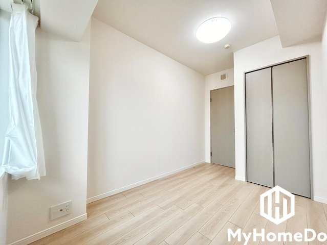 白壁町シティハウスの洋室|使いやすい収納が充実した洋室、家族との暮らしを満喫。