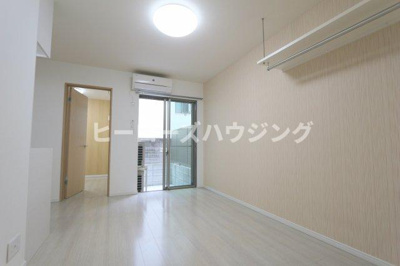 【居間・リビング】 | アヴェニール蛍池南町 | ※同タイプの写真となり、実際のお部屋とは異なる場合があります