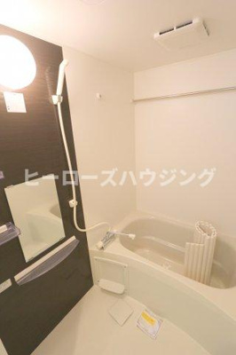 【浴室】 | アヴェニール蛍池南町 | ※同タイプの写真となり、実際のお部屋とは異なる場合があります