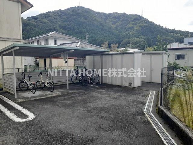 ラフレシールのその他共用部分|屋根付きの駐輪場は無料です★