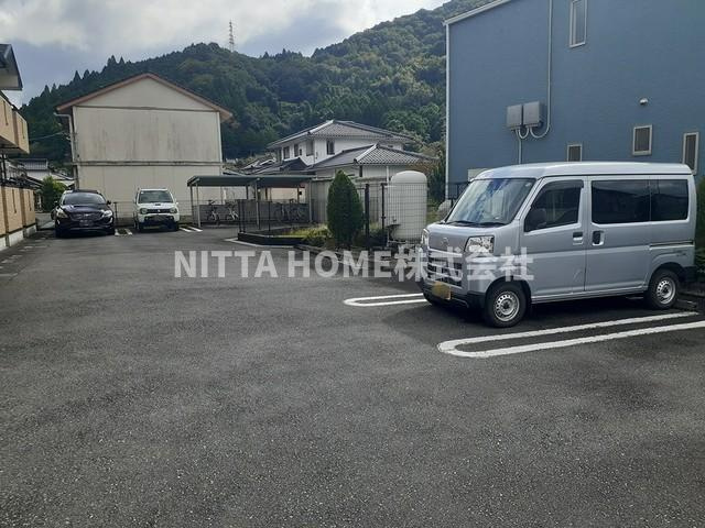 ラフレシールの駐車場|敷地内に駐車場も完備♪