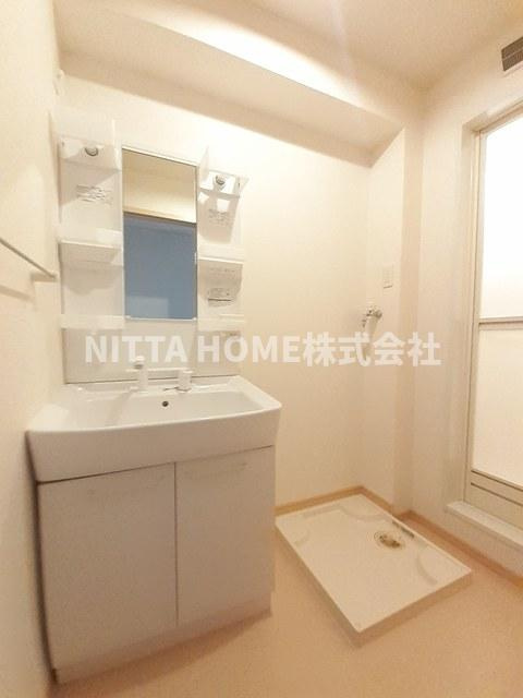 ラフレシールの洗面所|シャワー付き洗面台で朝の身支度はばっちり◎