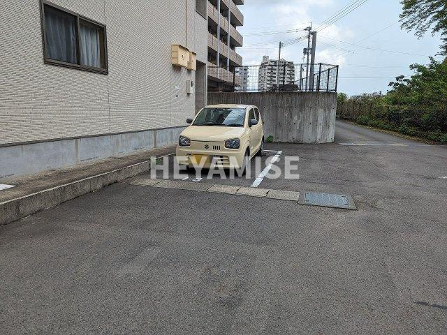 プチメゾン宇都パート2の駐車場