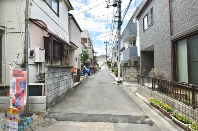 板橋区赤塚新町1丁目　新築戸建の前面道路含む現地写真|2026.06.06撮影

現地ご見学希望・資料請求などお気軽にお問い合わせ下さい！
03-5990-5201